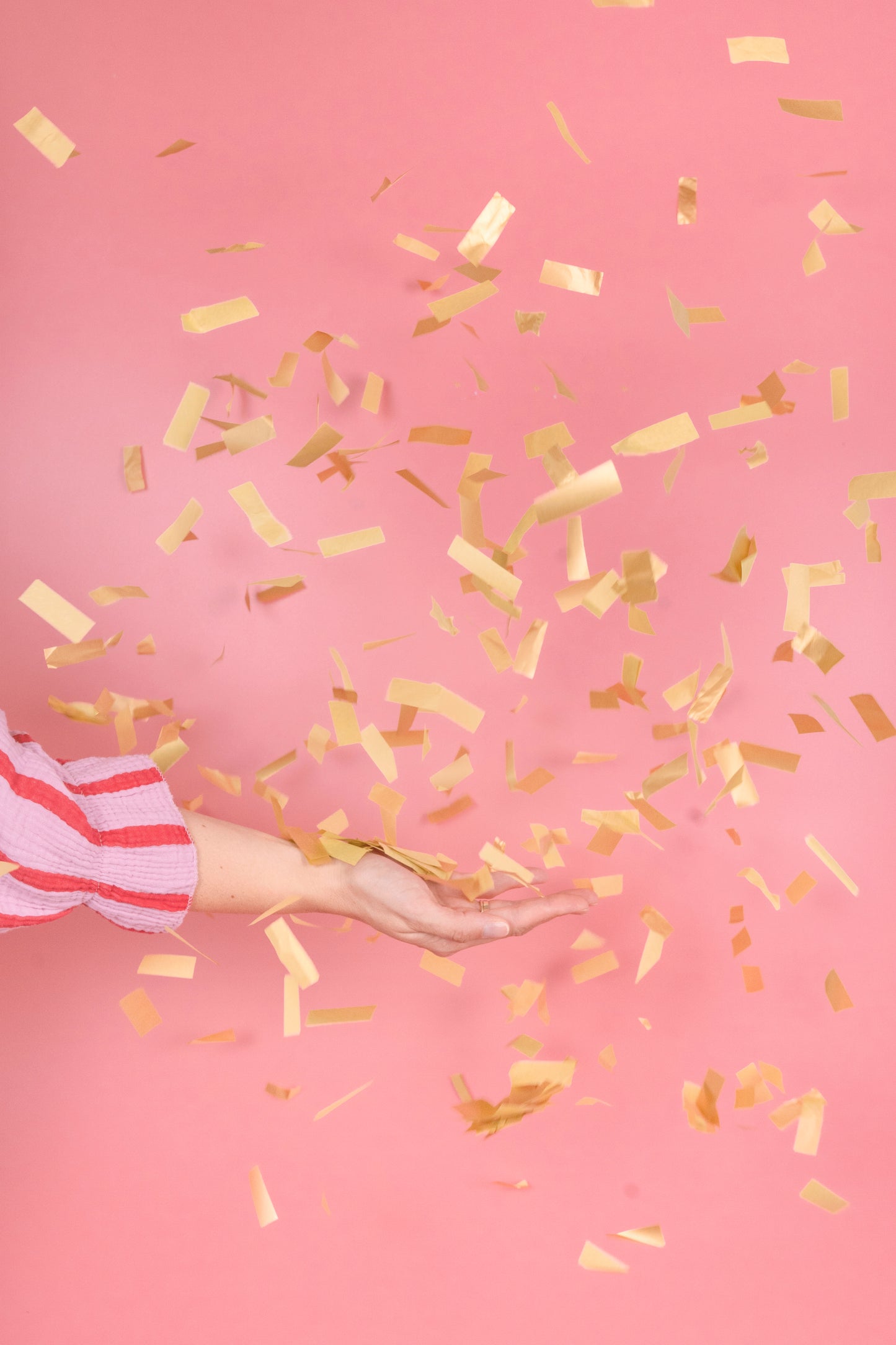 Tun de confetti, benzi aurii, 20cm